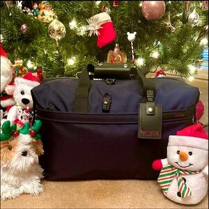 TUMI 🆕 Navy w Black leather expandable duffel luggage, shoulder strap, lock 🎁